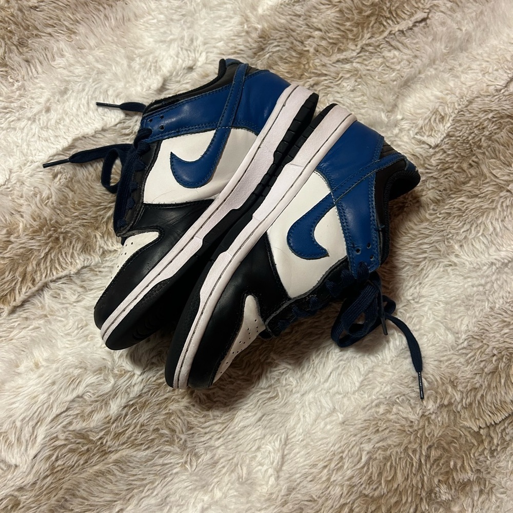Nike Black and White Low-Top Sneakers - Picture 6 of 8